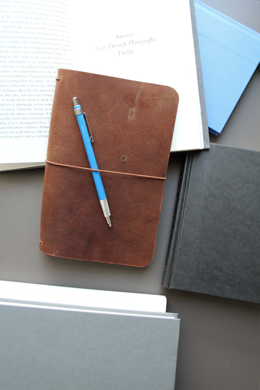How to use a traveler's notebook: "To Read" list